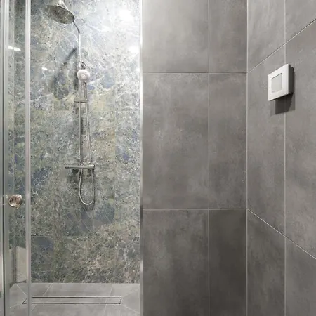 Ivis House - Spacious With Terrace, Old Town Апартаменты *