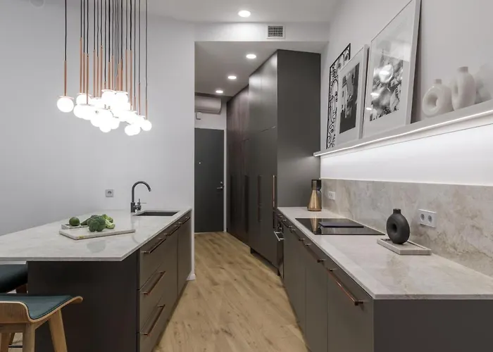 Ivis House - Spacious With Terrace, Old Town 아파트