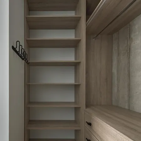 Ivis House - Spacious With Terrace, Old Town 公寓