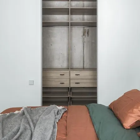 Ivis House - Spacious With Terrace, Old Town Apartament