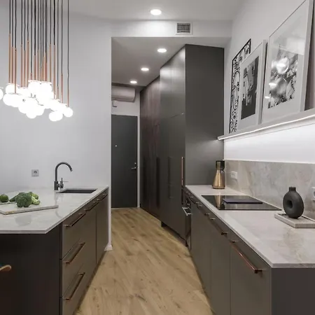 Ivis House - Spacious With Terrace, Old Town Apartament